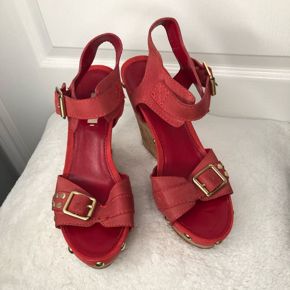 Guess Pink/Red Wedge Strap Sandals with Gold Accents (Size 8)
